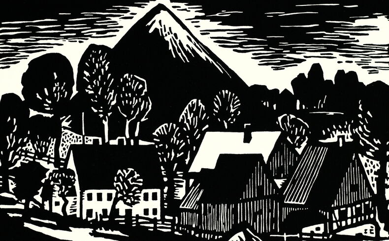 Rudolf Manuwald, Häuser und Halden in Frohnau, 1959. Schwarzweißer Holzschnitt mit einer  kegelförmigen Halde im Hintergrund, davor ein erzgebirgischer Bauernhof mit Wohngebäude, Scheune und weiteren Nebengebäuden